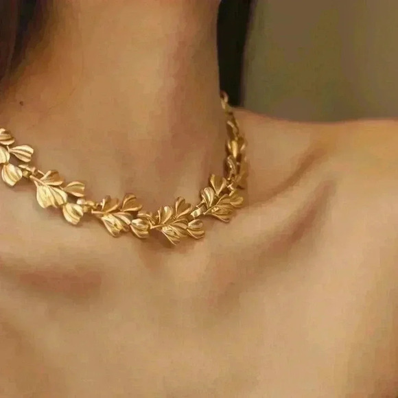 Luxury European Goddess Necklace - Picture 1 of 9